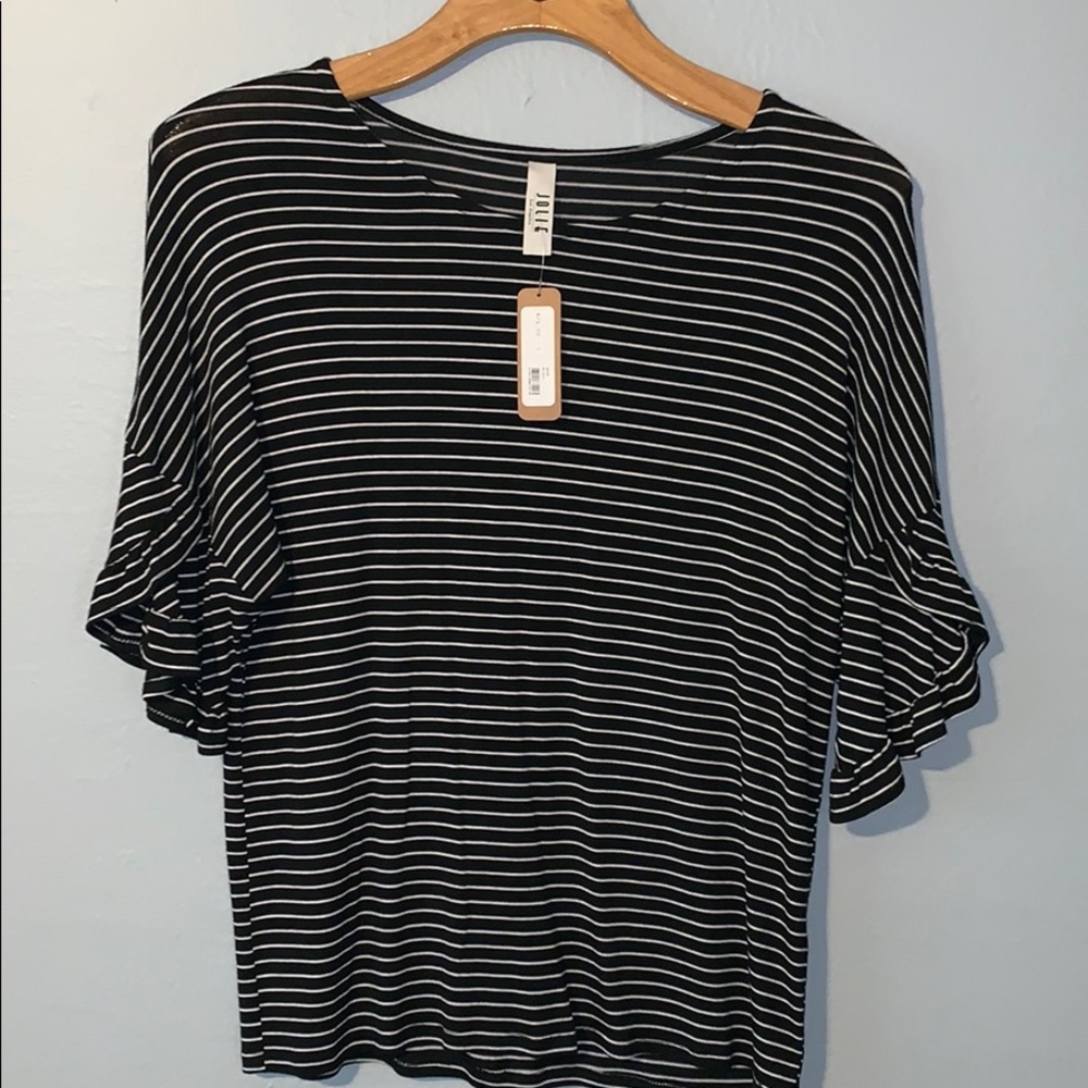 BLACK& WHITE STRIPED T-SHIRT
